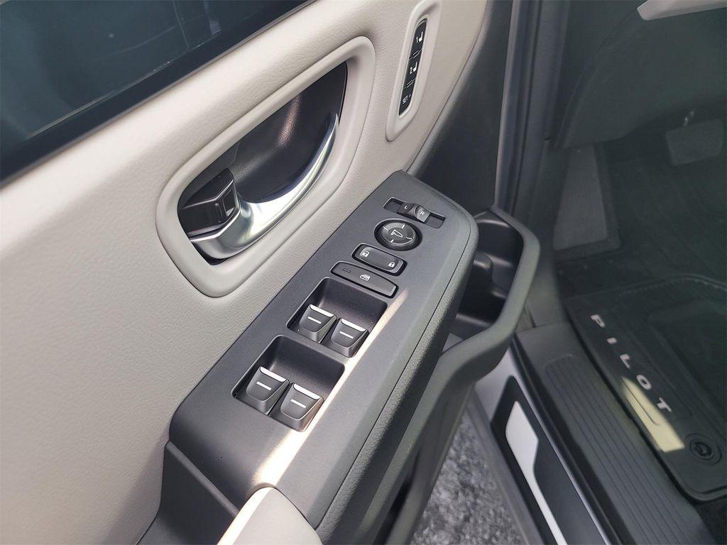 new 2025 Honda Pilot car, priced at $52,815