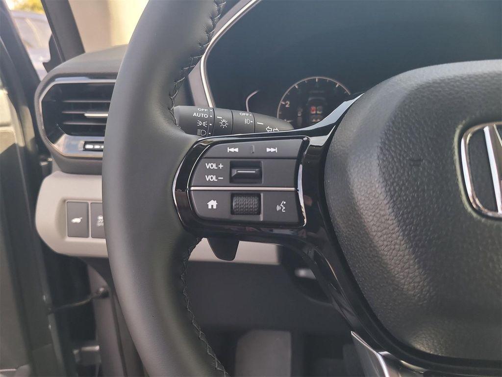 new 2025 Honda Pilot car, priced at $52,815