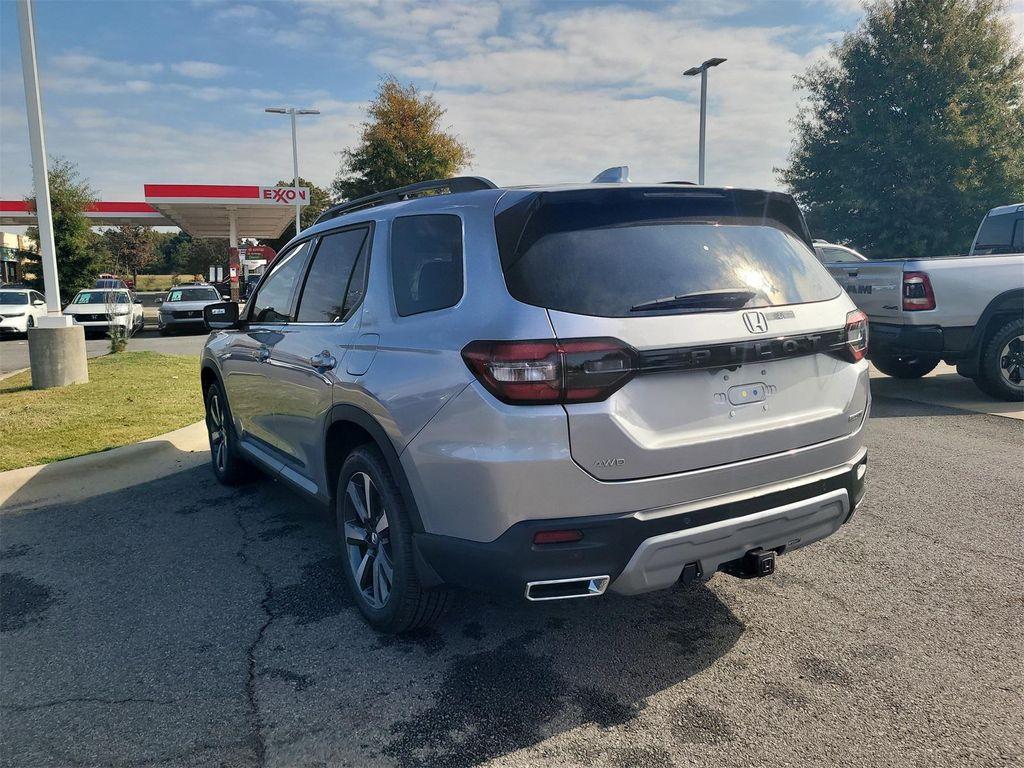 new 2025 Honda Pilot car, priced at $52,815