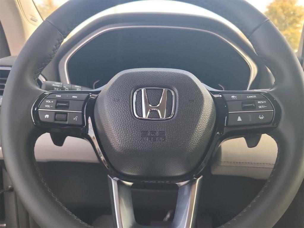 new 2025 Honda Pilot car, priced at $52,815