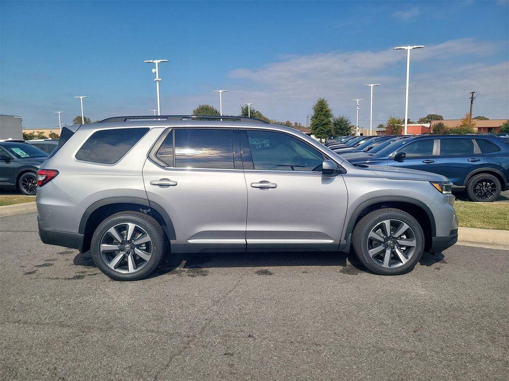 new 2025 Honda Pilot car, priced at $52,815