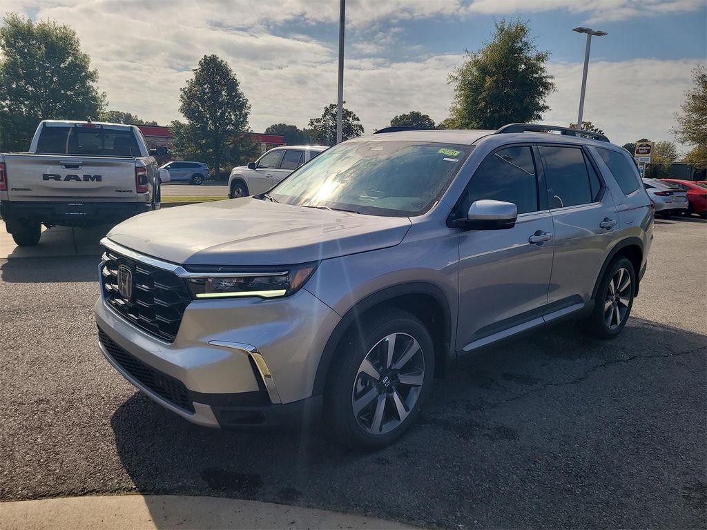 new 2025 Honda Pilot car, priced at $52,815