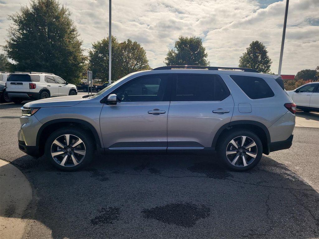new 2025 Honda Pilot car, priced at $52,815