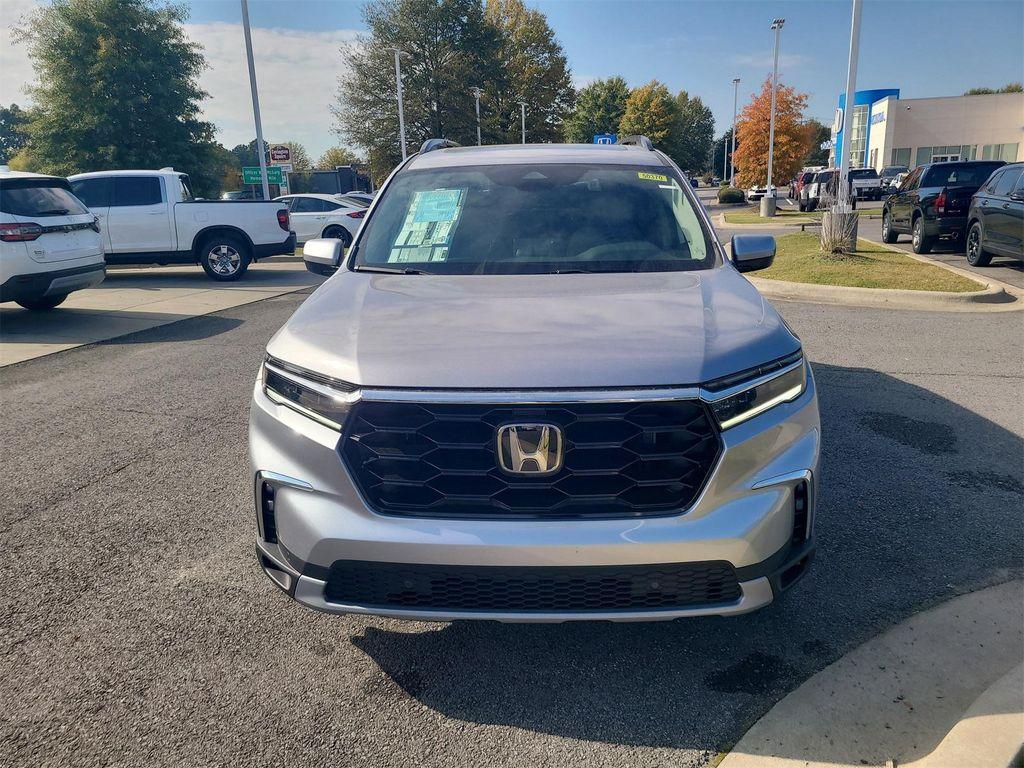 new 2025 Honda Pilot car, priced at $52,815