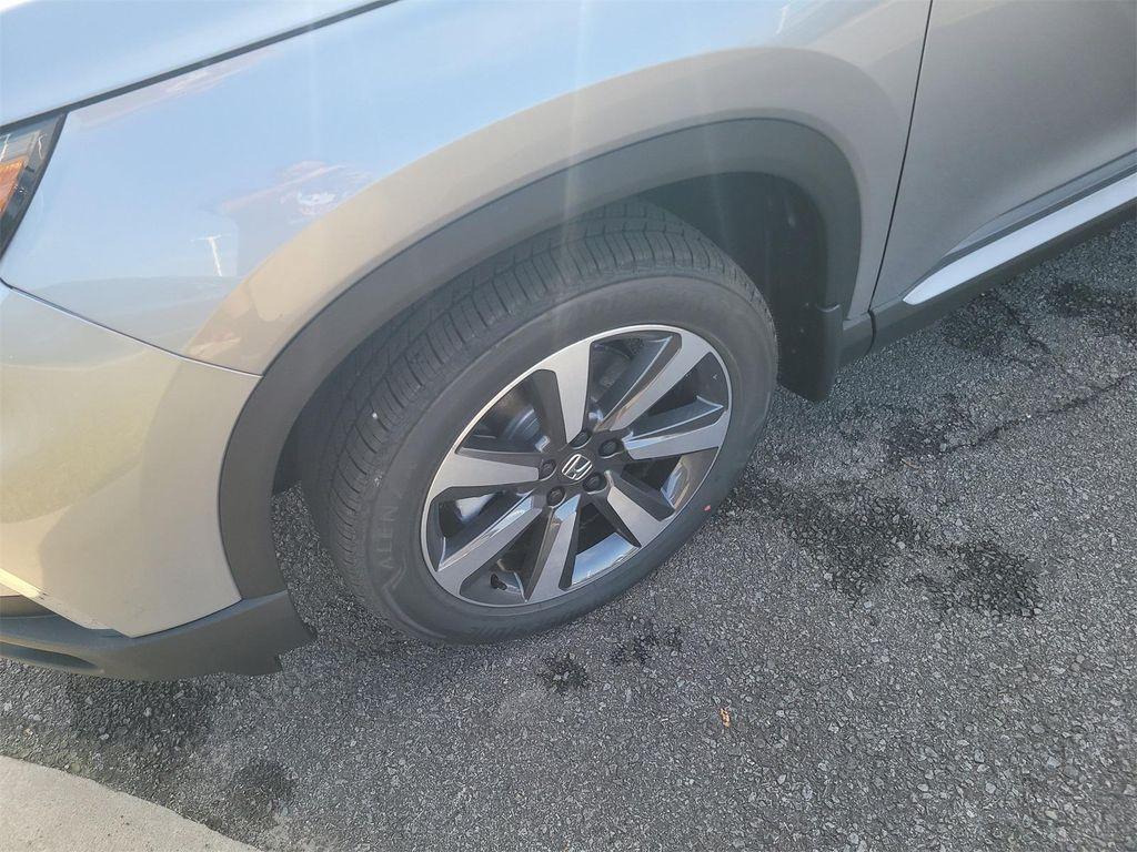 new 2025 Honda Pilot car, priced at $52,815