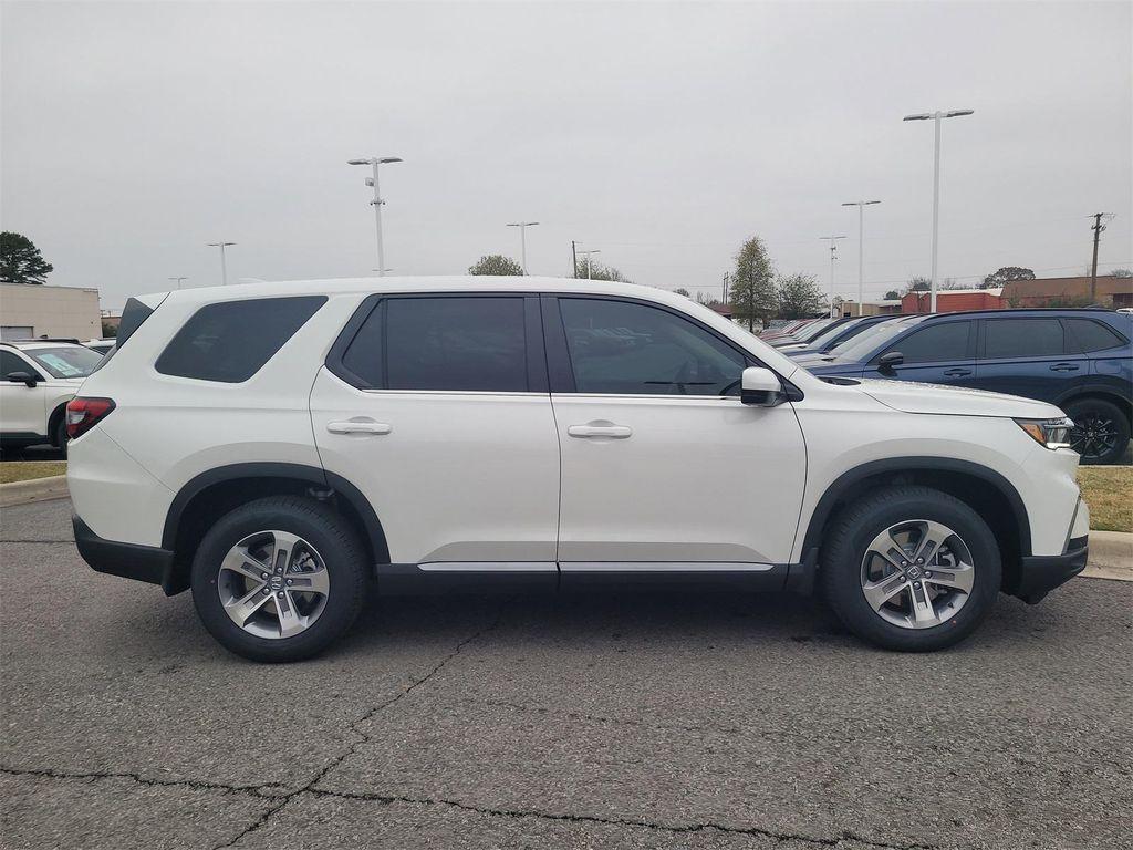 new 2025 Honda Pilot car, priced at $45,450