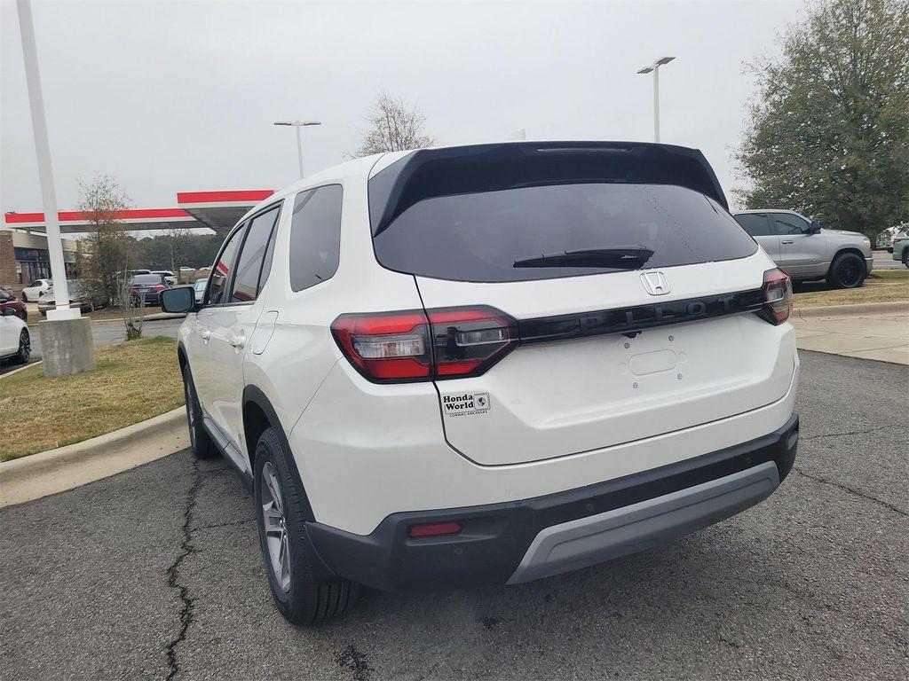 new 2025 Honda Pilot car, priced at $45,450