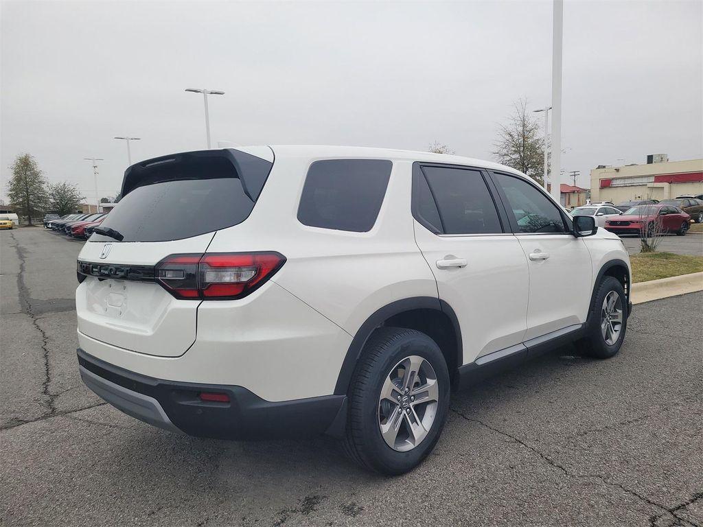 new 2025 Honda Pilot car, priced at $45,450
