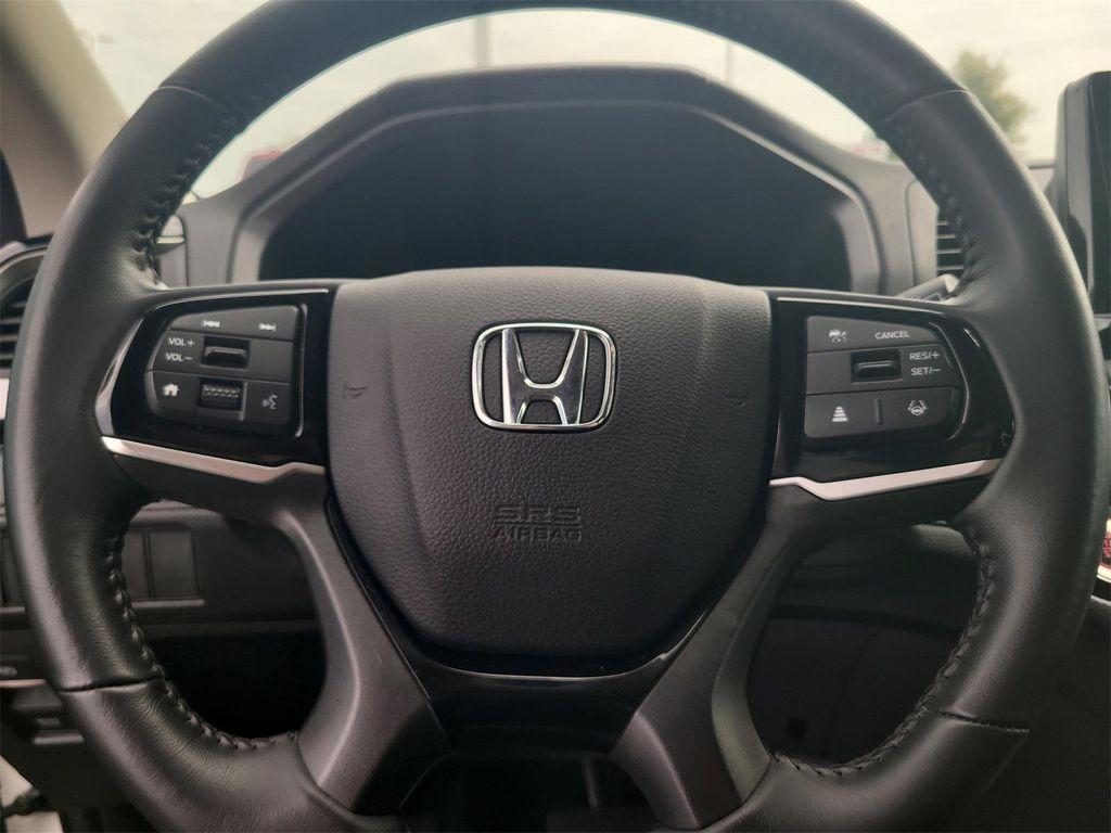 used 2025 Honda Odyssey car, priced at $41,581