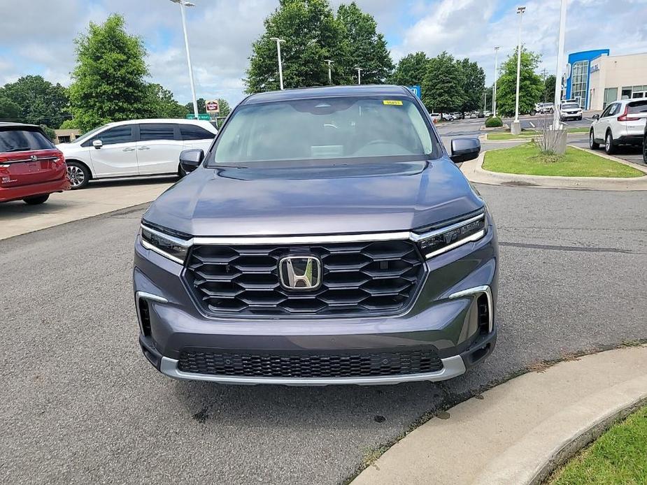 new 2025 Honda Pilot car, priced at $46,695