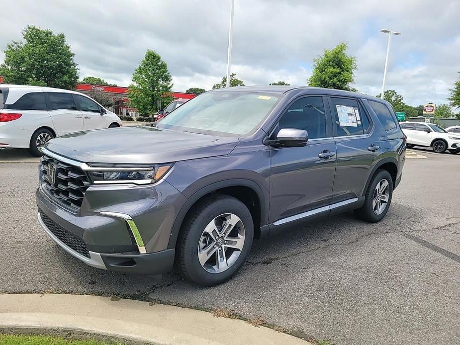 new 2025 Honda Pilot car, priced at $46,695