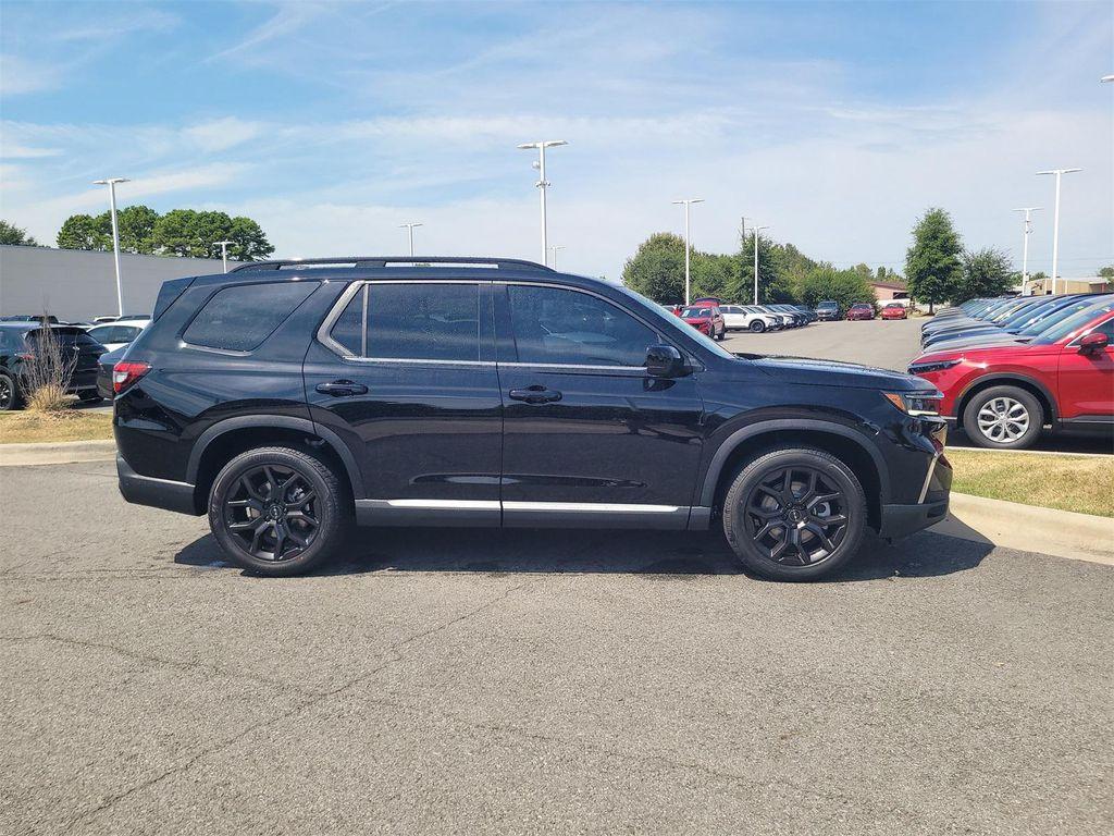 new 2025 Honda Pilot car, priced at $52,950