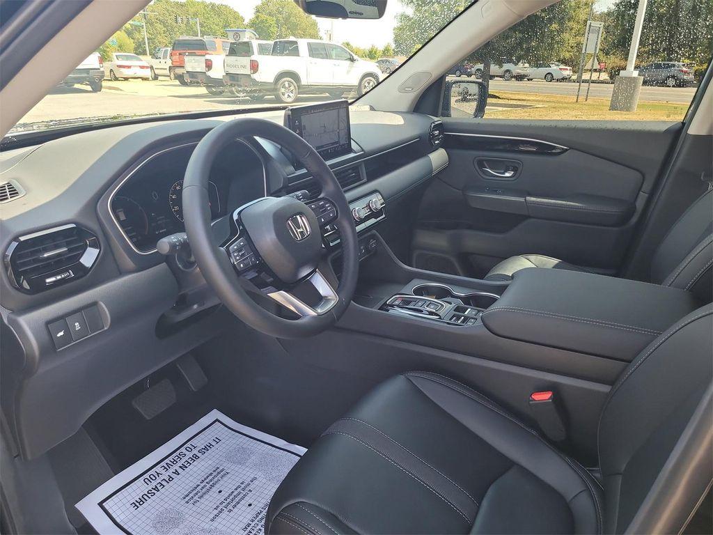 new 2025 Honda Pilot car, priced at $52,950