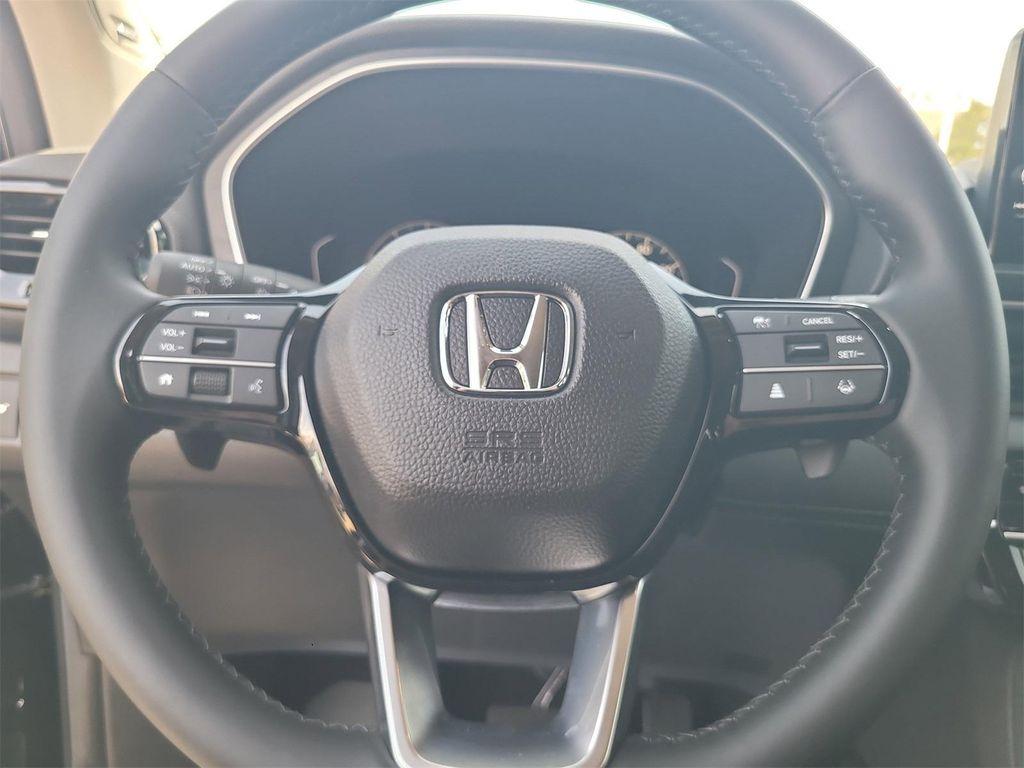 new 2025 Honda Pilot car, priced at $51,300