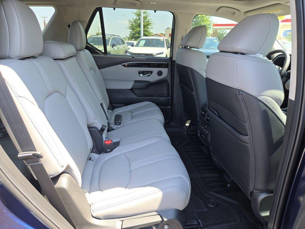 new 2025 Honda Pilot car, priced at $50,095