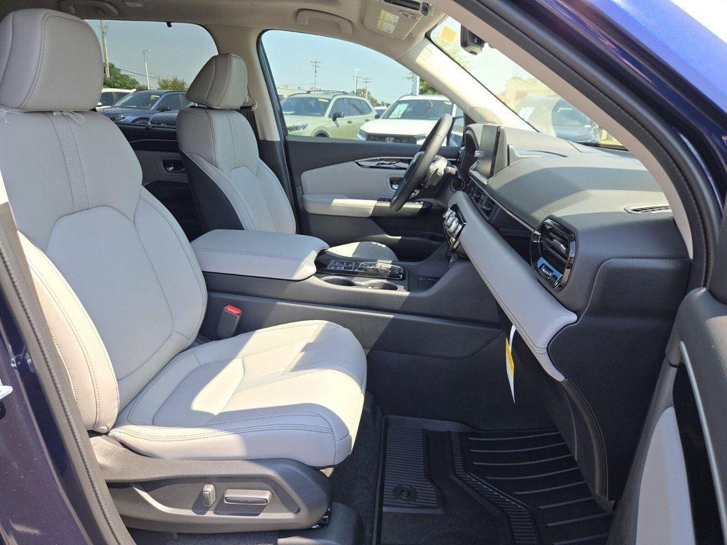 new 2025 Honda Pilot car, priced at $50,095