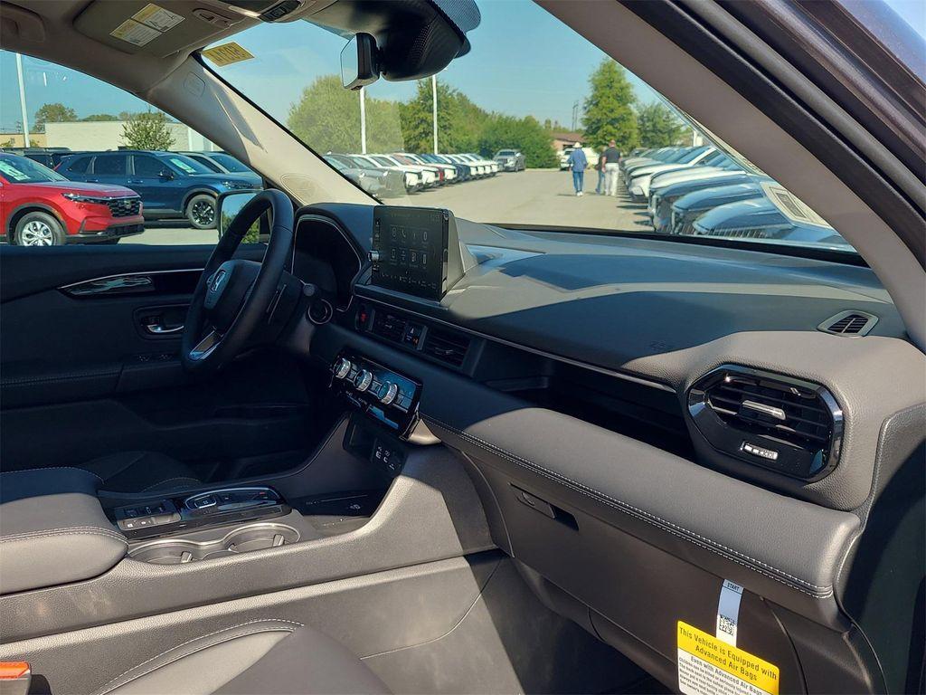 new 2025 Honda Pilot car, priced at $46,095