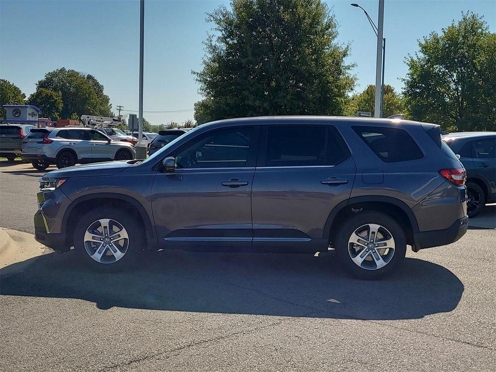 new 2025 Honda Pilot car, priced at $46,095