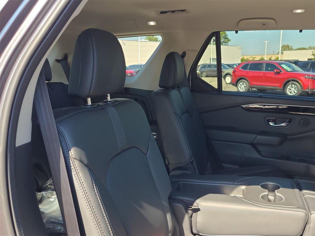 new 2025 Honda Pilot car, priced at $46,095