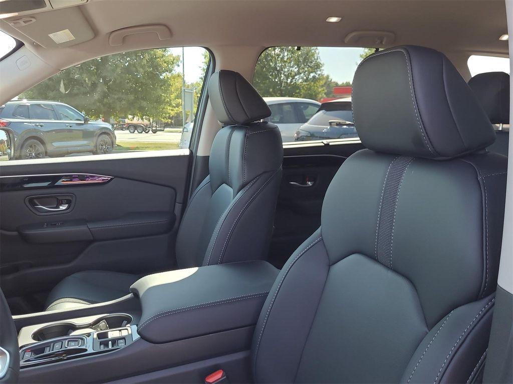 new 2025 Honda Pilot car, priced at $46,095