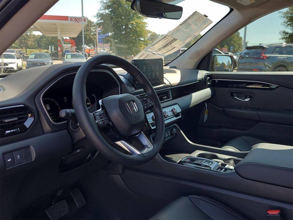 new 2025 Honda Pilot car, priced at $46,095