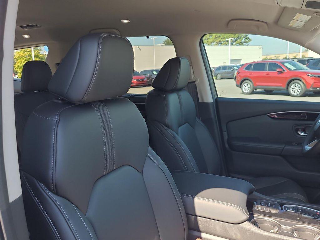 new 2025 Honda Pilot car, priced at $46,095