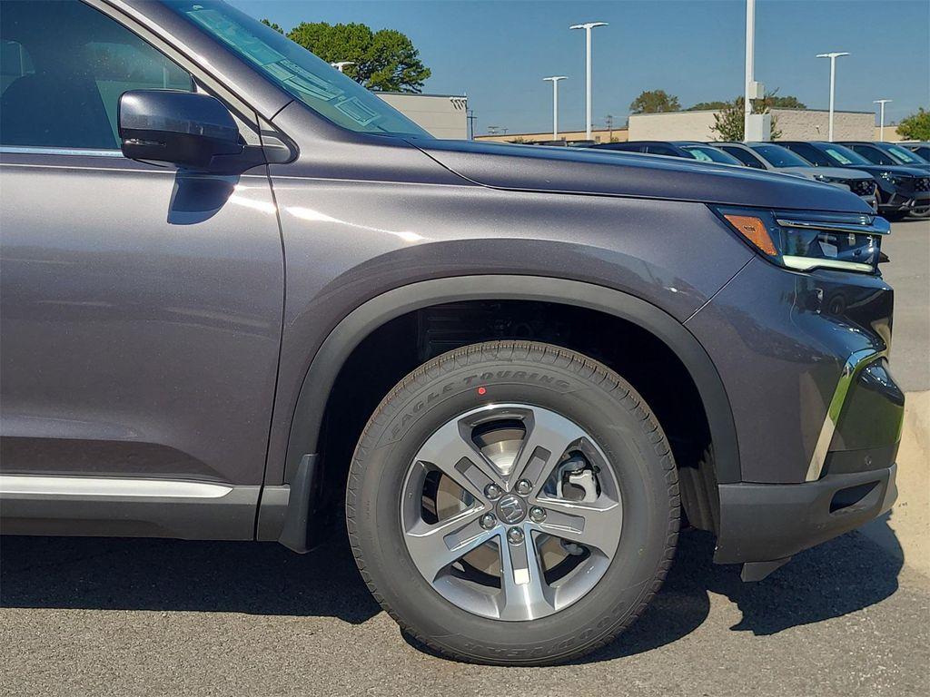 new 2025 Honda Pilot car, priced at $46,095