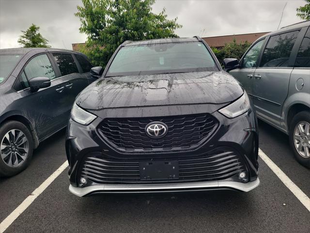 used 2021 Toyota Highlander car, priced at $33,588