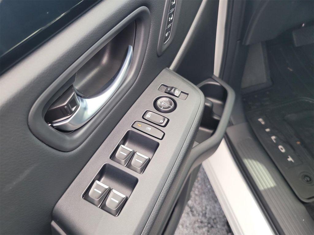 new 2025 Honda Pilot car, priced at $45,450