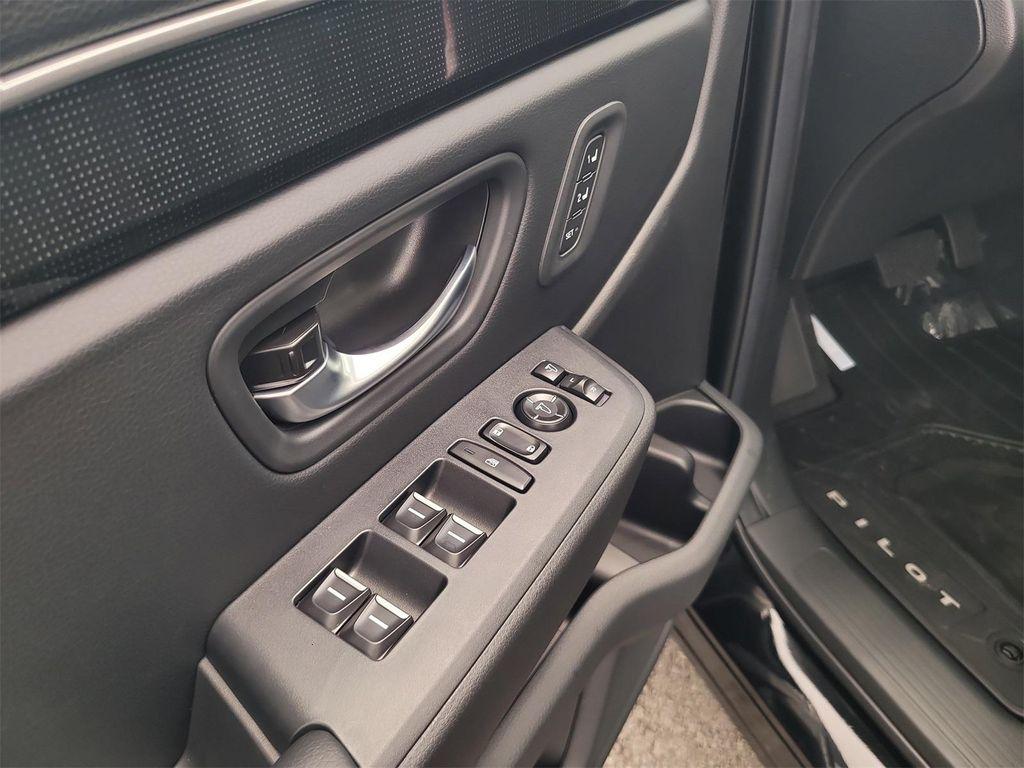 new 2025 Honda Pilot car, priced at $54,530