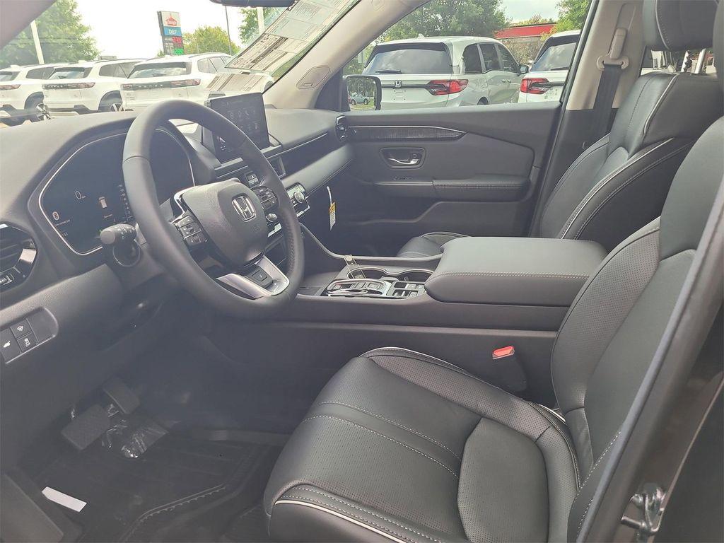 new 2025 Honda Pilot car, priced at $54,530