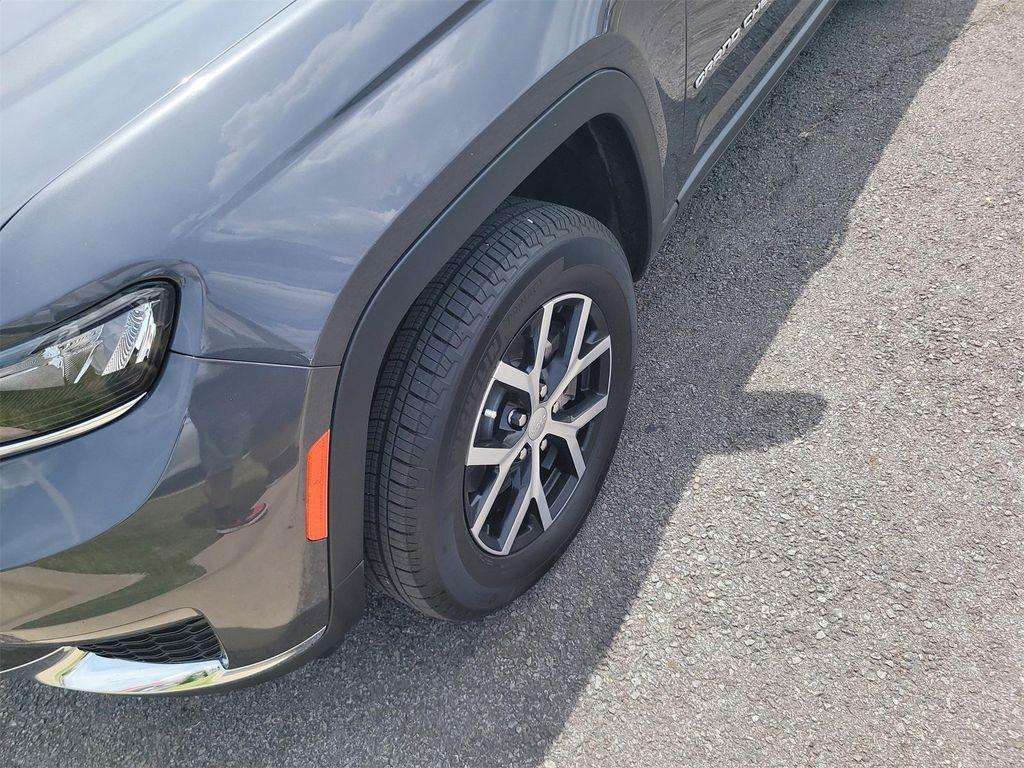used 2025 Jeep Grand Cherokee L car, priced at $37,988