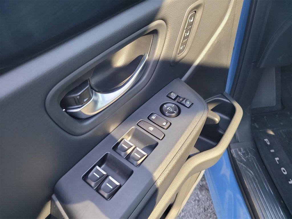 new 2025 Honda Pilot car, priced at $51,350