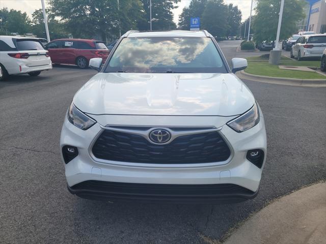 used 2022 Toyota Highlander car, priced at $33,888