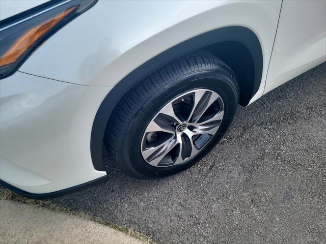 used 2022 Toyota Highlander car, priced at $33,888
