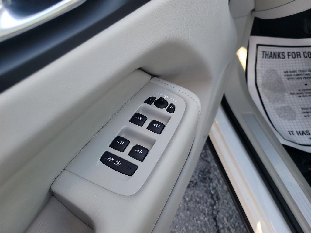 used 2022 Volvo XC60 car, priced at $33,298