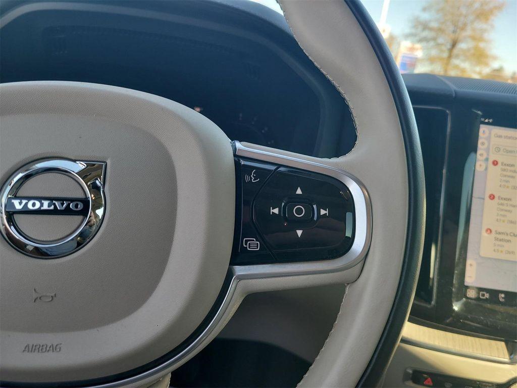 used 2022 Volvo XC60 car, priced at $33,298