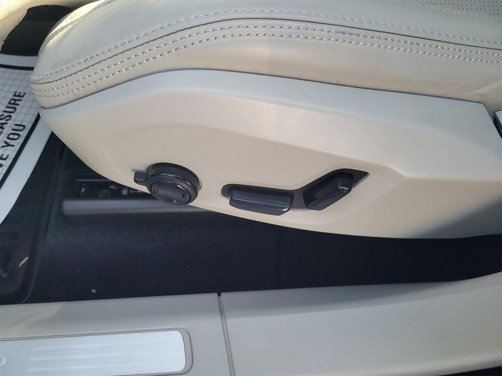 used 2022 Volvo XC60 car, priced at $33,298