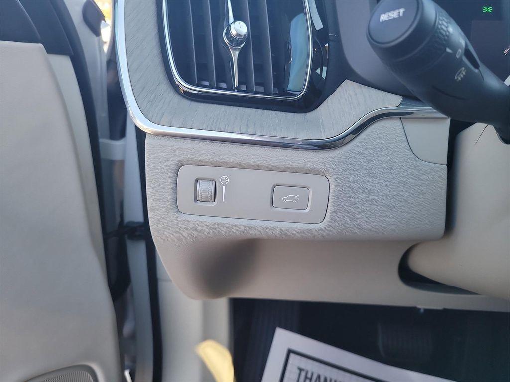 used 2022 Volvo XC60 car, priced at $33,298