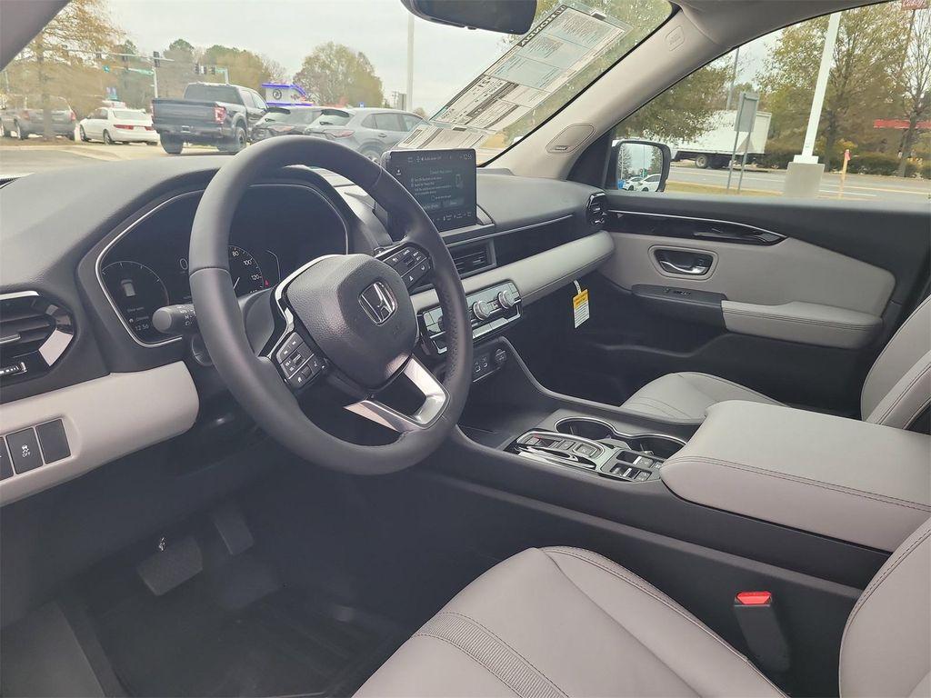 new 2025 Honda Pilot car, priced at $51,551