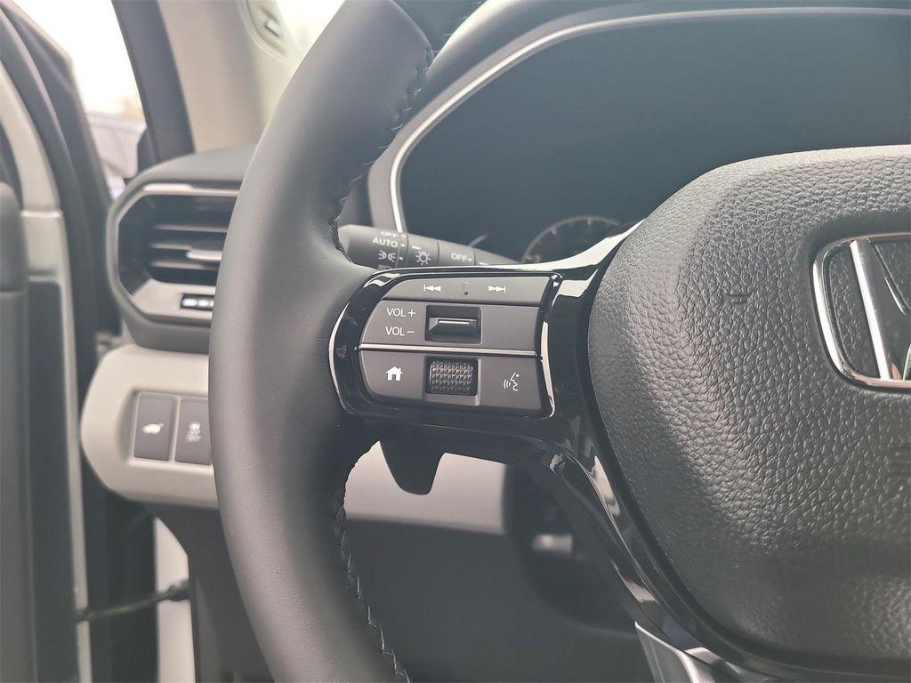 new 2025 Honda Pilot car, priced at $51,551