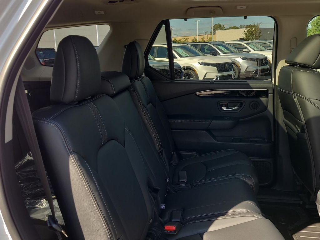new 2025 Honda Pilot car, priced at $51,650