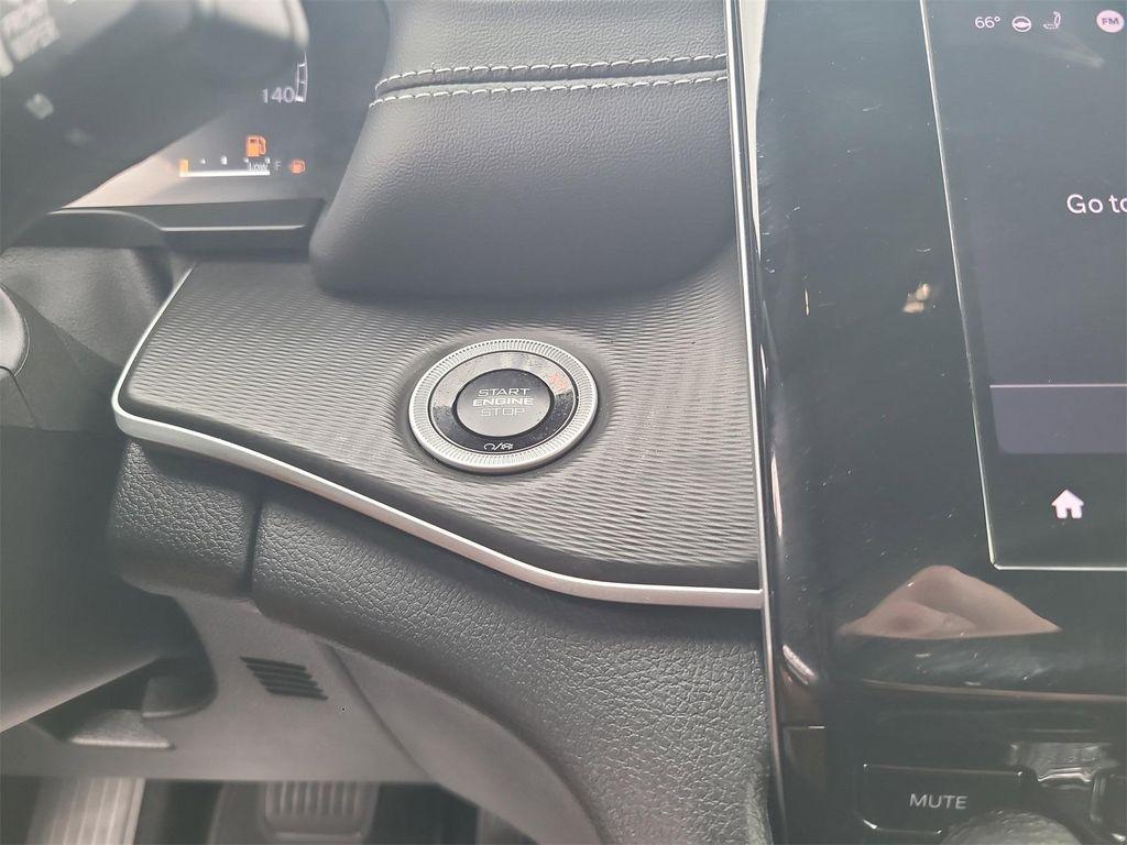 used 2025 Jeep Grand Cherokee car, priced at $35,658