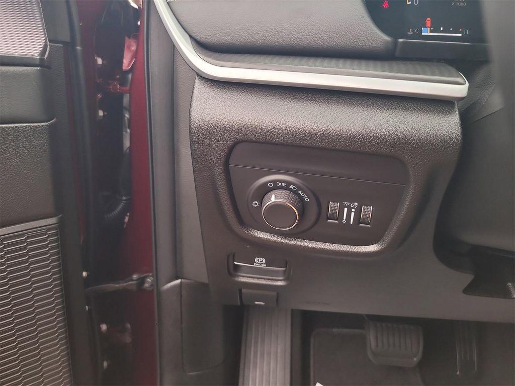 used 2025 Jeep Grand Cherokee car, priced at $35,658