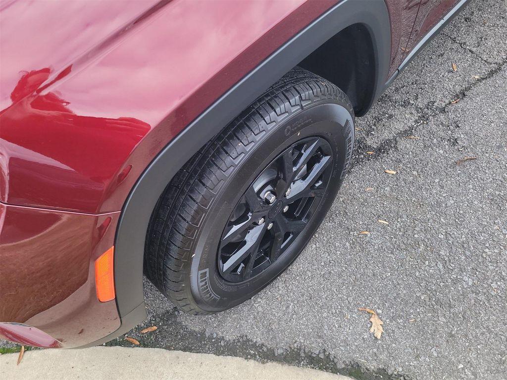 used 2025 Jeep Grand Cherokee car, priced at $35,658