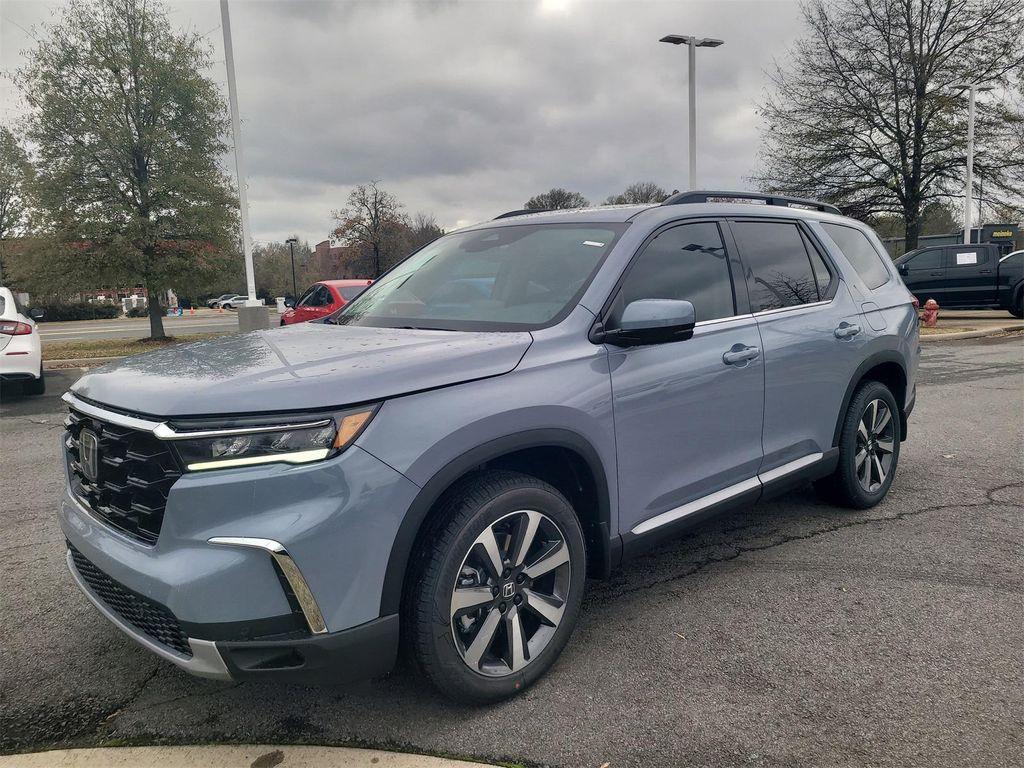 new 2025 Honda Pilot car, priced at $51,550