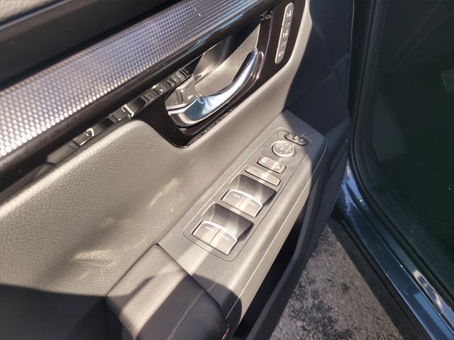 new 2025 Honda CR-V Hybrid car, priced at $39,637