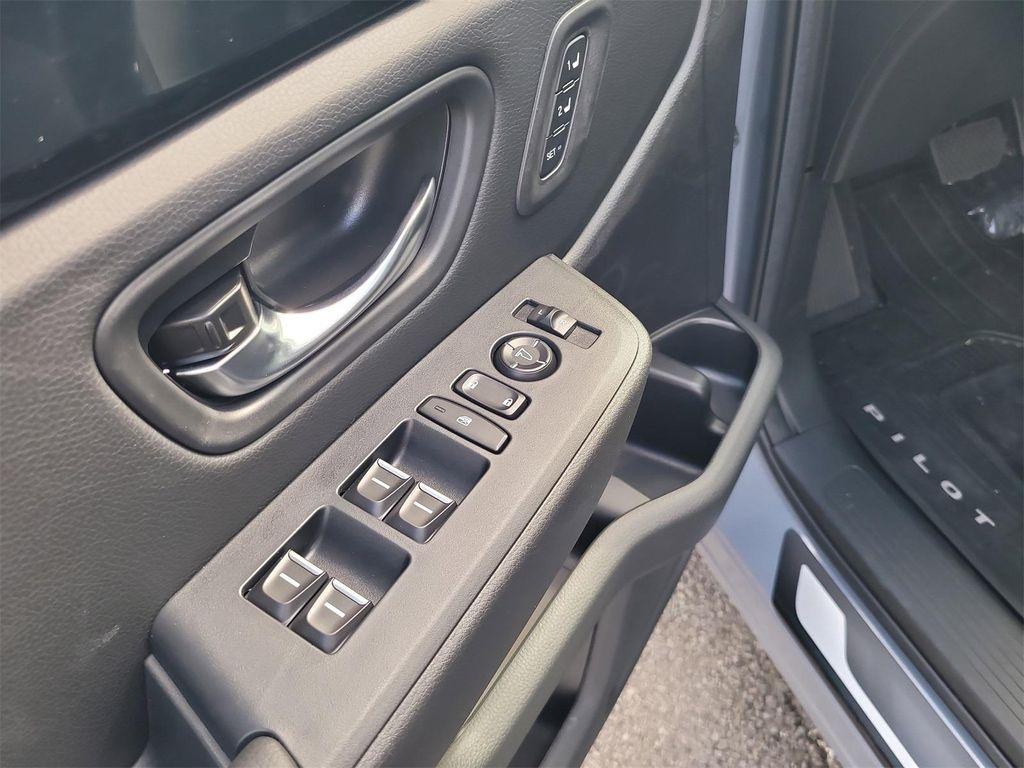 new 2025 Honda Pilot car, priced at $51,280