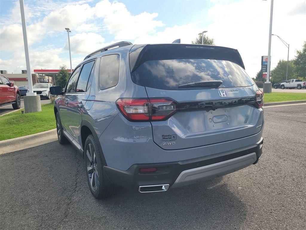new 2025 Honda Pilot car, priced at $51,280