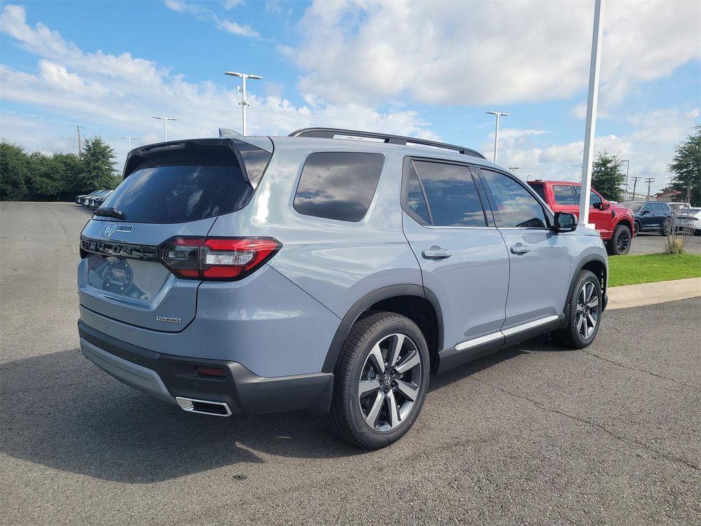 new 2025 Honda Pilot car, priced at $51,280